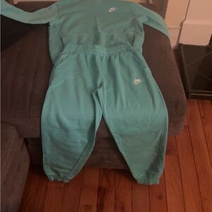 Boys size 12 Lg and XL like new sweatshirt with matching bottom